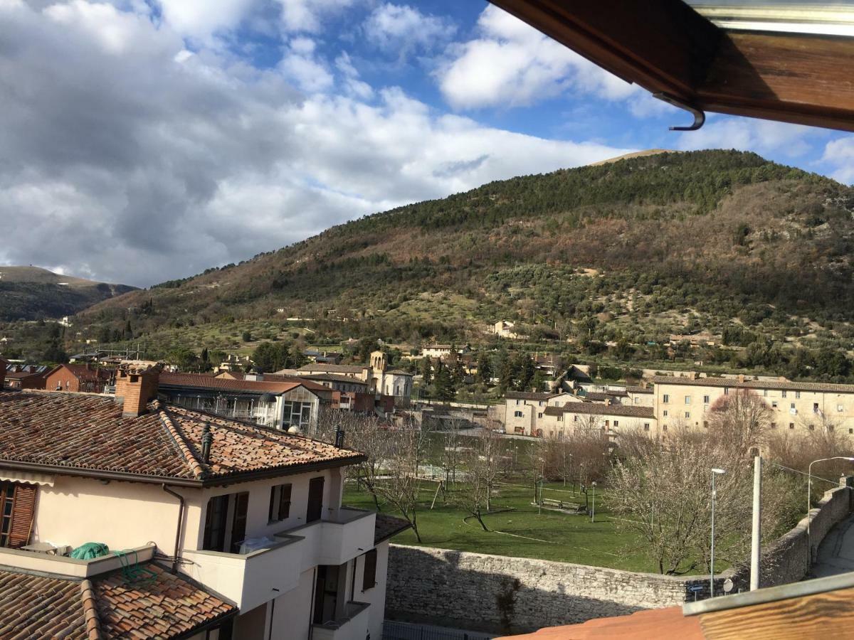 Happy House Apartamento Gubbio Exterior foto