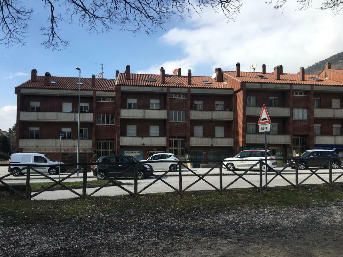 Happy House Apartamento Gubbio Exterior foto